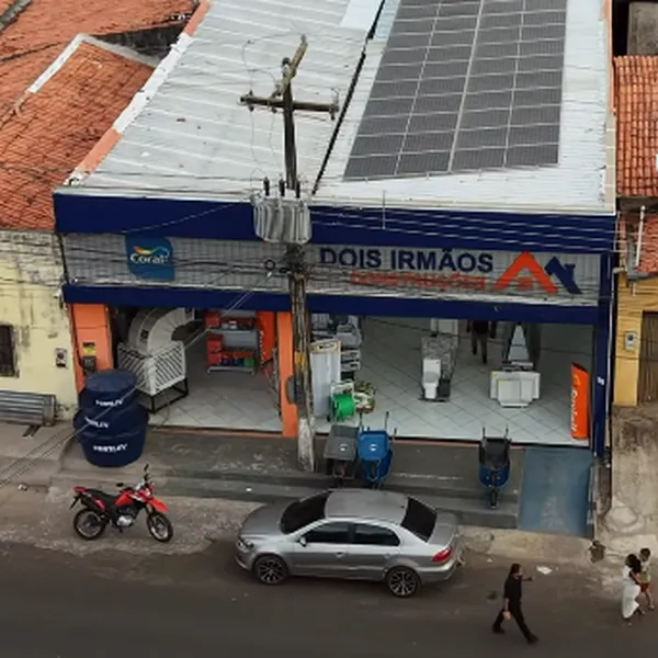 Vista aérea da fachada da Dois Irmãos Construções na Av. Volta Redonda, em Caxias-MA